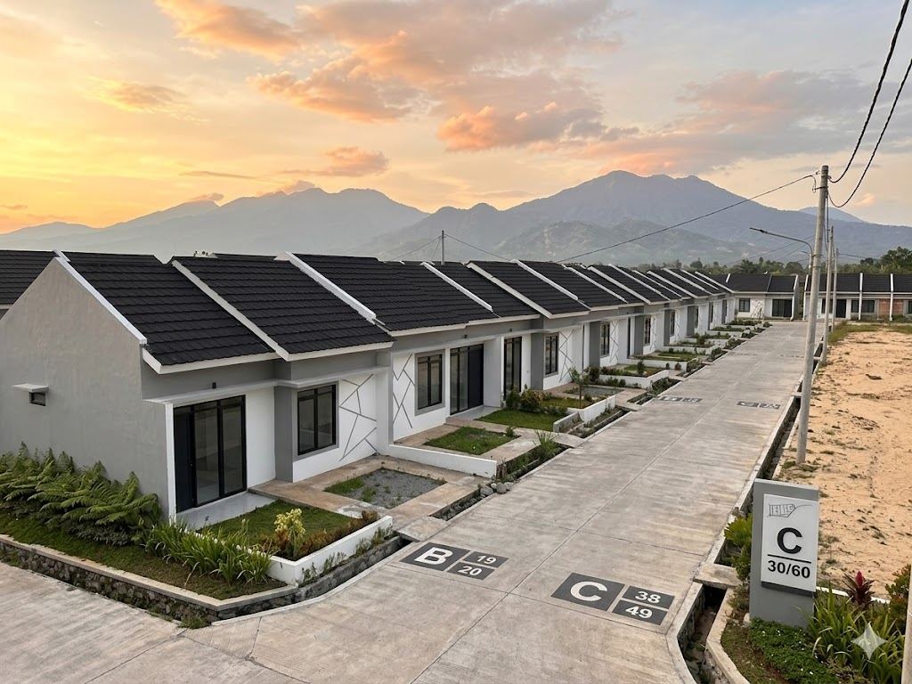 Perumahan Taman Hijau Garut — deretan rumah subsidi dengan pemandangan Gunung Cikurai